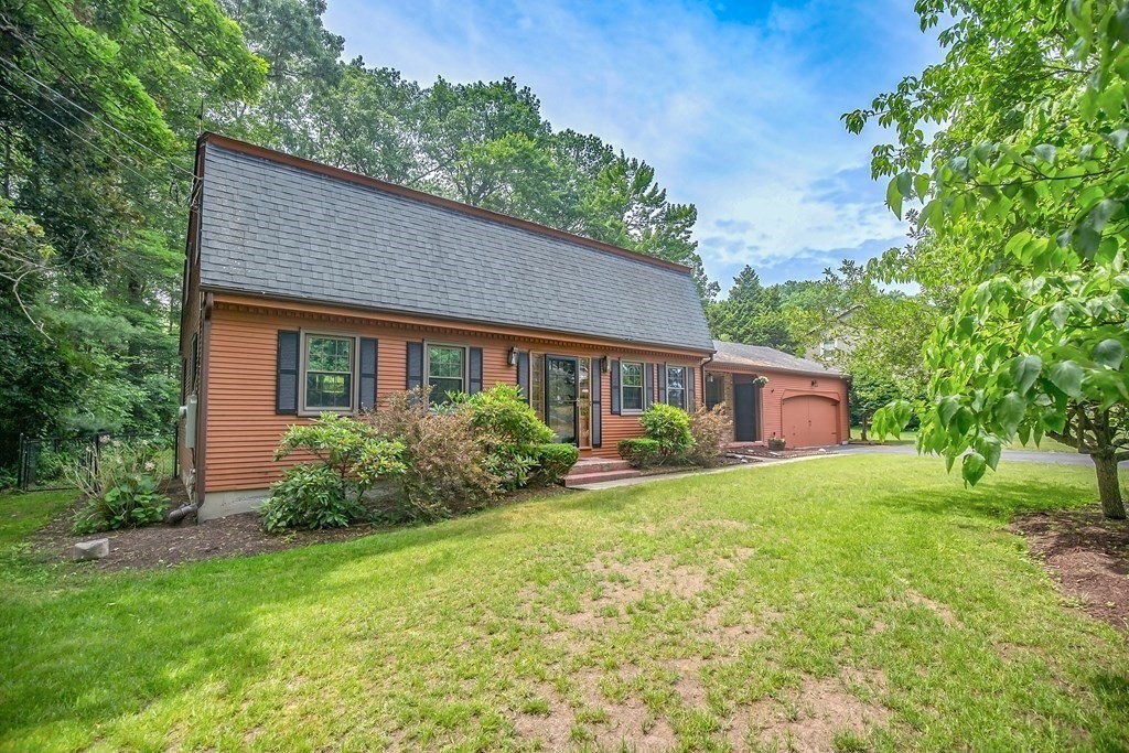 100 Ridgecrest Drive Westfield, MA 01085 - Photo 3 of 32