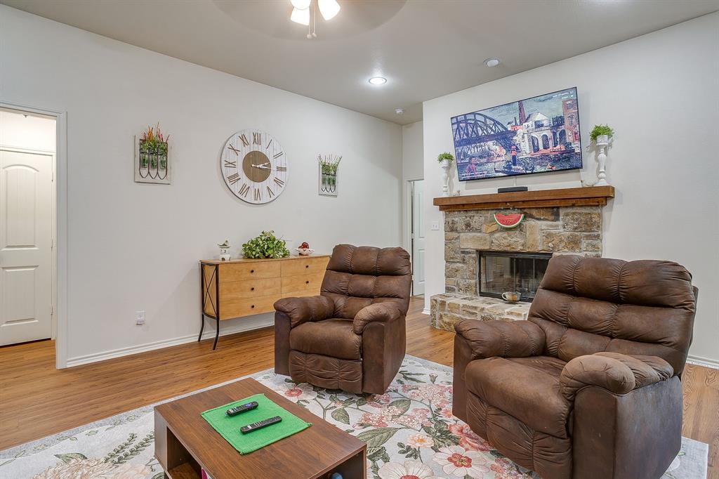 216 Lovers Path Drive Springtown, TX 76082 - Photo 5 of 31