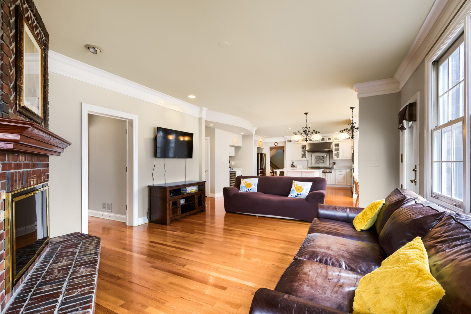 56 Ridgefield Lane Willowbrook, IL 60527 - Photo 3 of 38