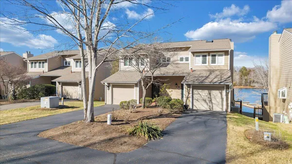 $714,600 | 287 Waterside Drive, Moneta, VA 24121