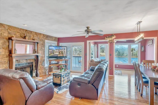 $714,600 | 287 Waterside Drive, Moneta, VA 24121