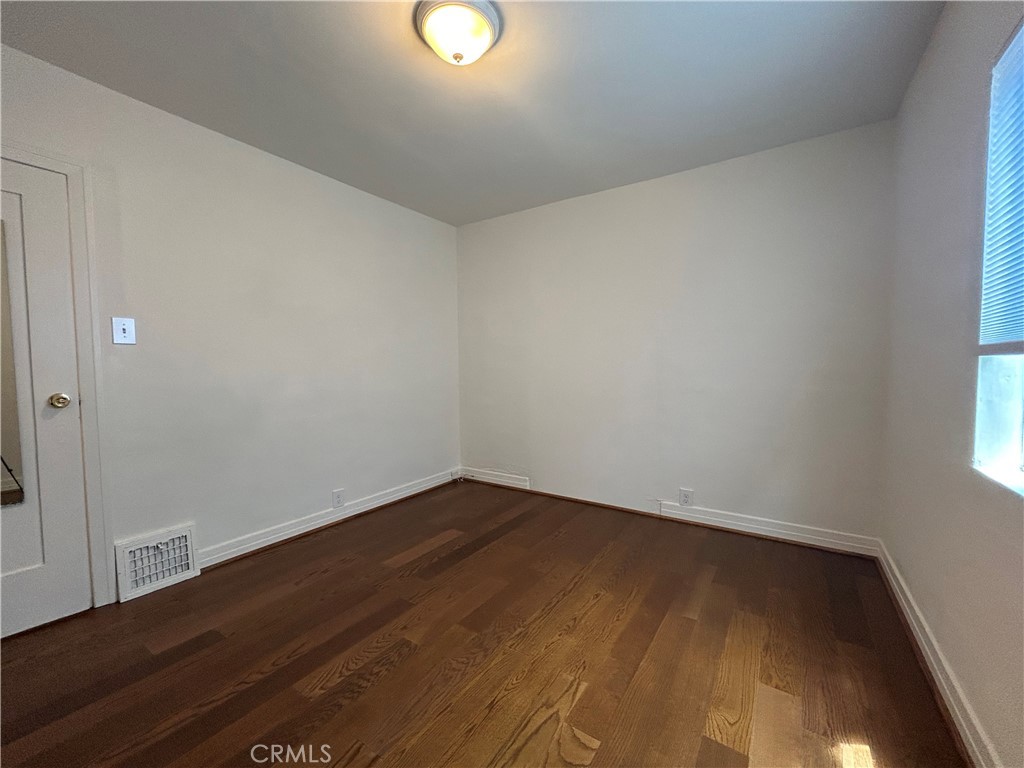 214 East Stocker Street Glendale, CA 91207 - Photo 19 of 31