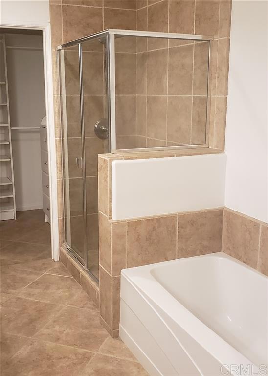 366 Forward Street, Unit E La Jolla, CA 92037 - Photo 16 of 26 a bathroom with a bathtub