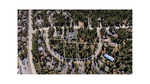 a black and white photo of a room