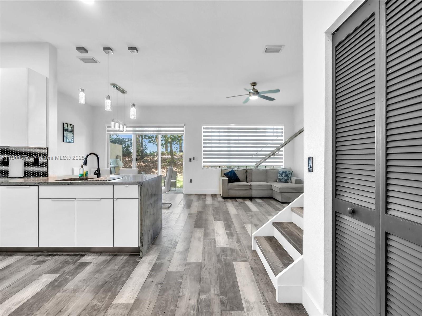 4331 Southwest 124th Way Miramar, FL 33027 - Photo 7 of 58