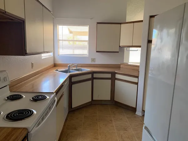 $1,950 | 8135 West Krall Street, Glendale, AZ 85303