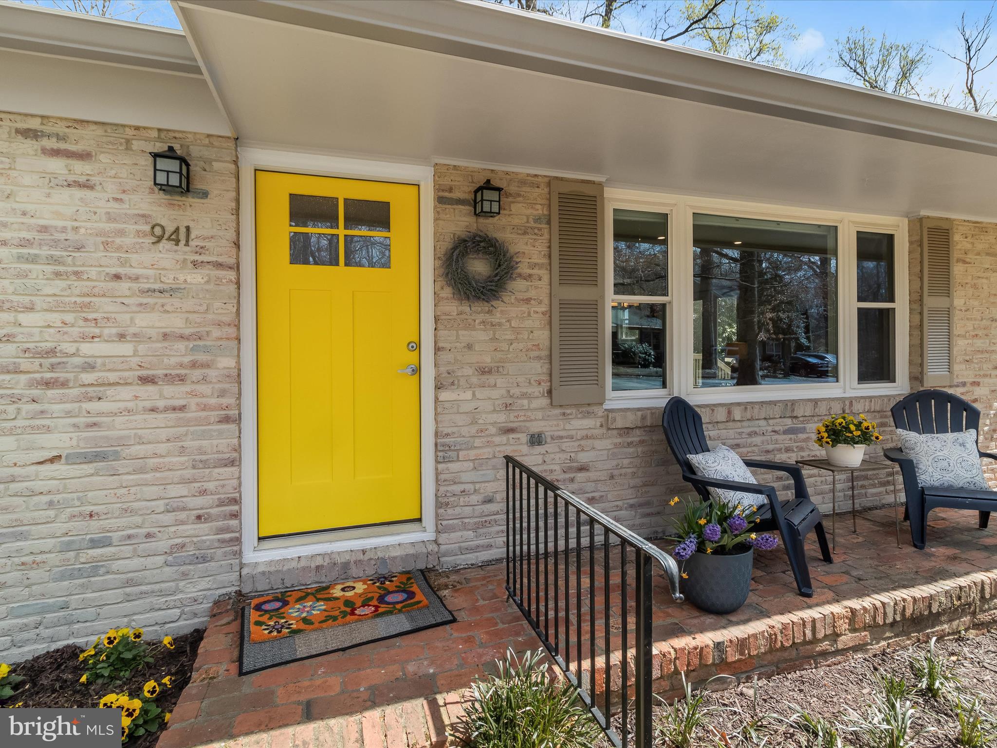 941 Buttonwood Trail Crownsville, MD 21032 - Photo 25 of 43 a view of a patio with table and chairs and potted plants