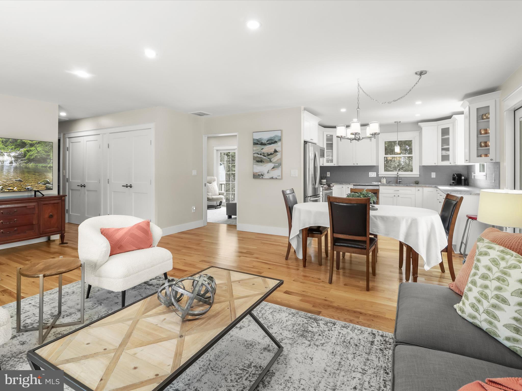 941 Buttonwood Trail Crownsville, MD 21032 - Photo 8 of 43 a living room with furniture and wooden floor