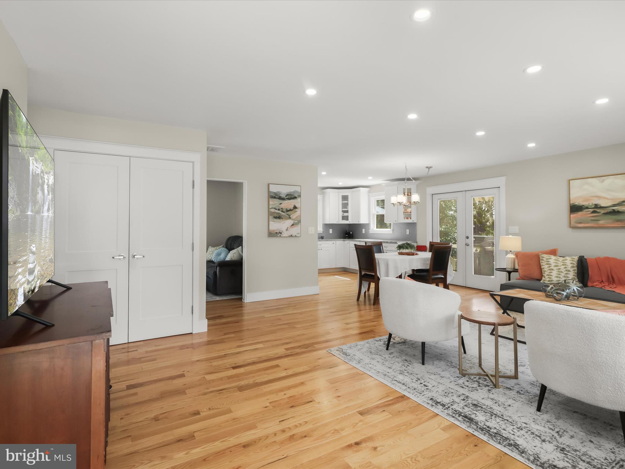 941 Buttonwood Trail Crownsville, MD 21032 - Photo 9 of 43 a living room with furniture and wooden floor