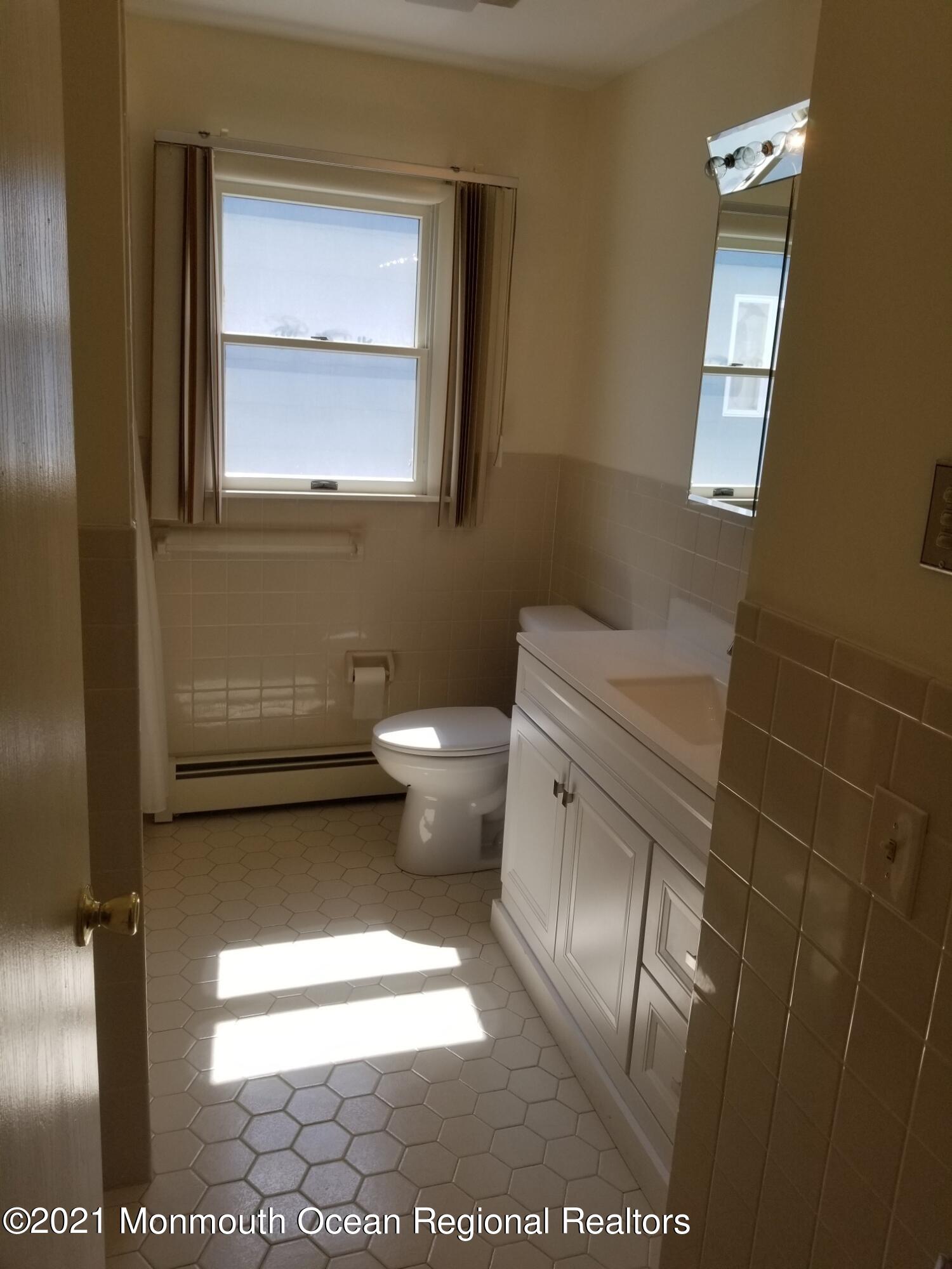 28 Mapleton Road Toms River, NJ 08757 - Photo 20 of 27 28 mapleton bathrm