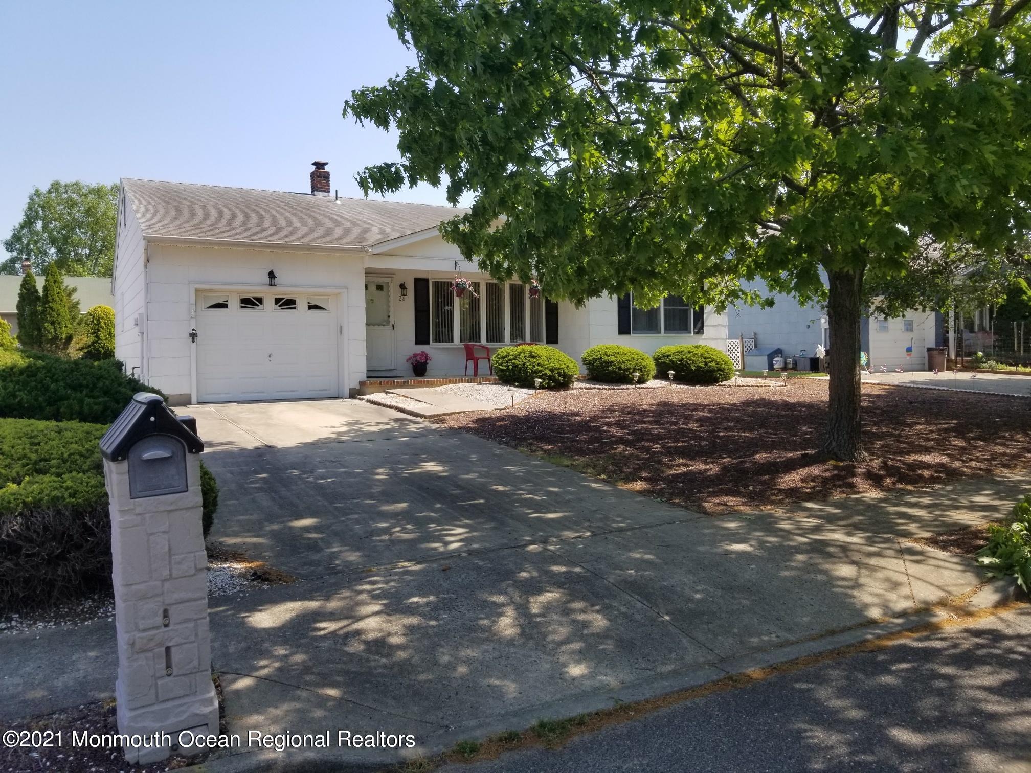 28 Mapleton Road Toms River, NJ 08757 - Photo 4 of 27 28 mapleton front 2