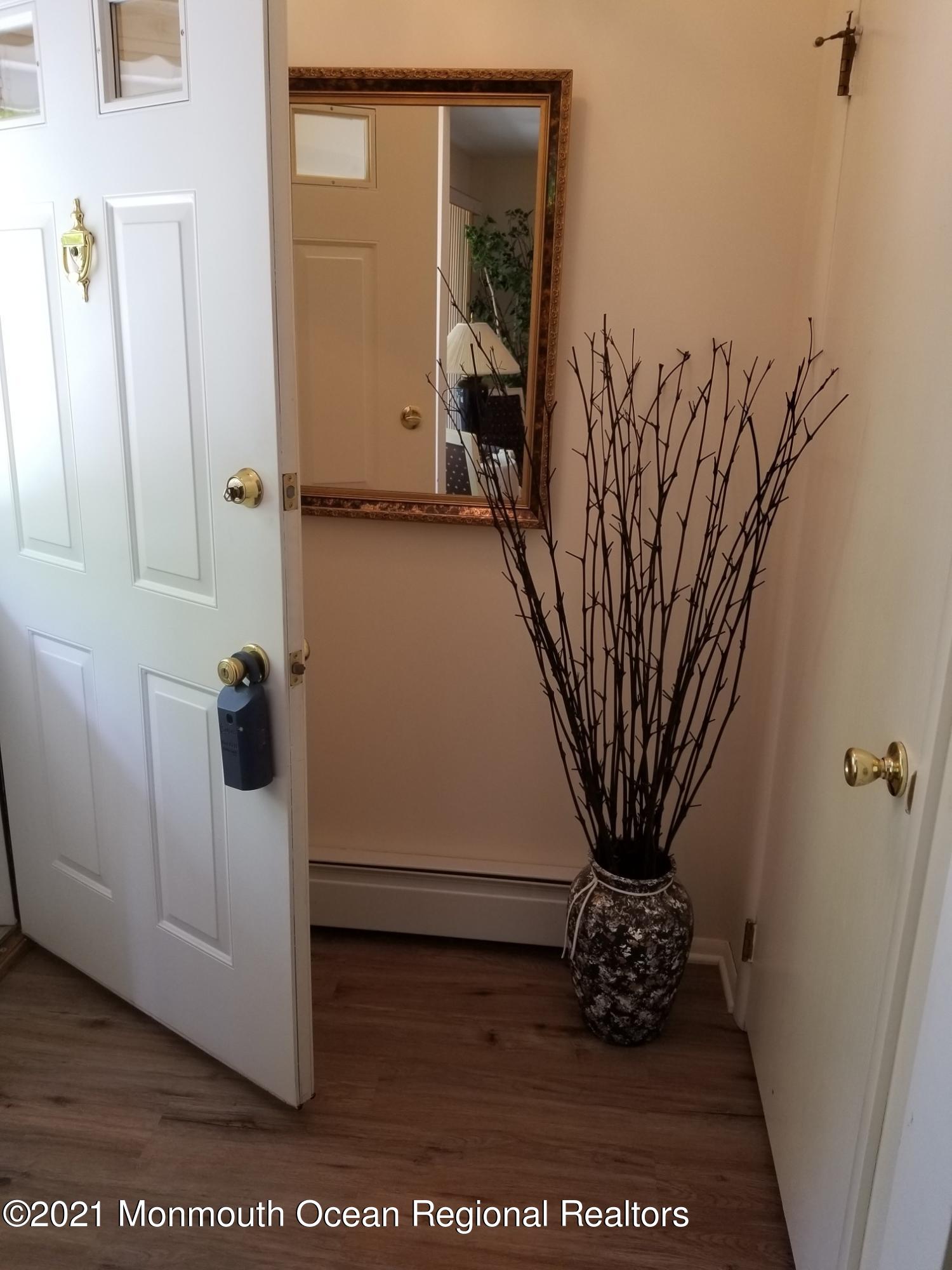 28 Mapleton Road Toms River, NJ 08757 - Photo 5 of 27 28 mapleton foyer - Copy - Copy