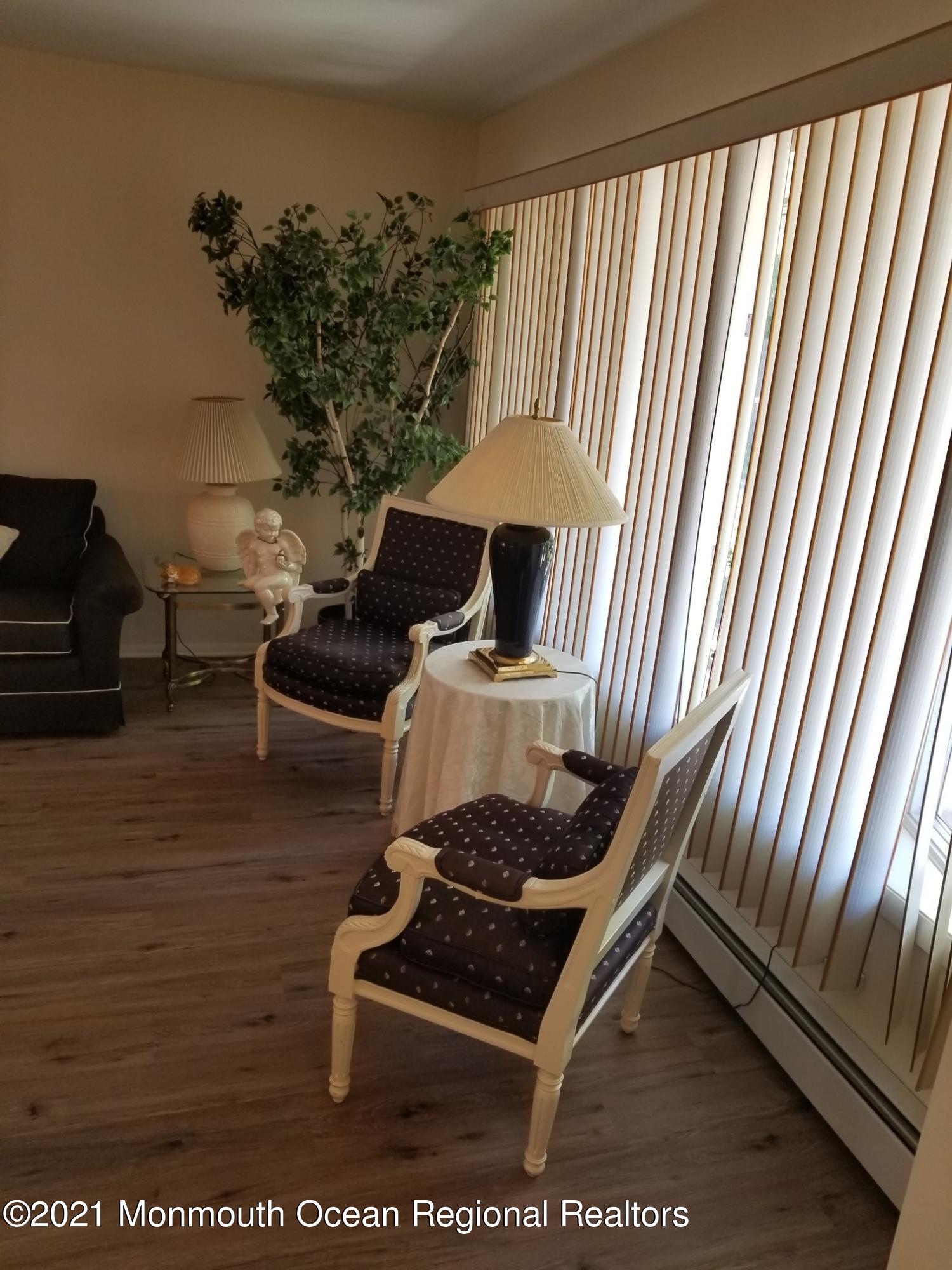28 Mapleton Road Toms River, NJ 08757 - Photo 6 of 27 28 mapleton living rm 1 - Copy