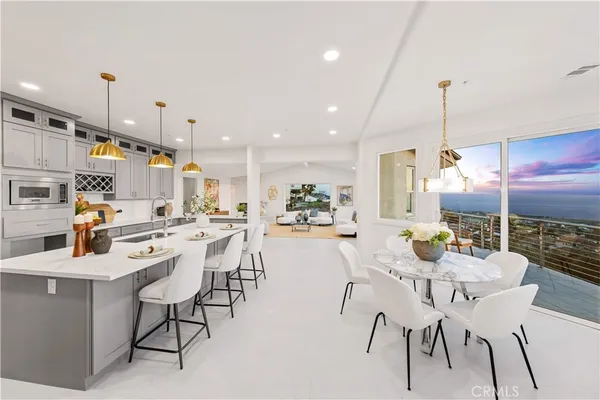$3,990,000 | 857 Avenida Acapulco, San Clemente, CA 92672
