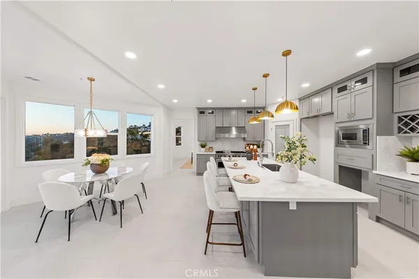 $3,990,000 | 857 Avenida Acapulco, San Clemente, CA 92672