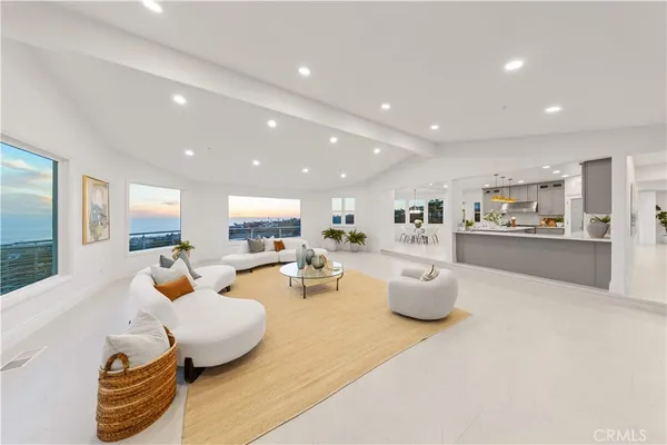 $3,990,000 | 857 Avenida Acapulco, San Clemente, CA 92672