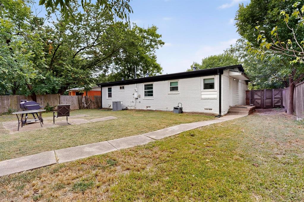 10834 Cassandra Way Dallas, TX 75228 - Photo 19 of 20 a backyard of a house with table and chairs