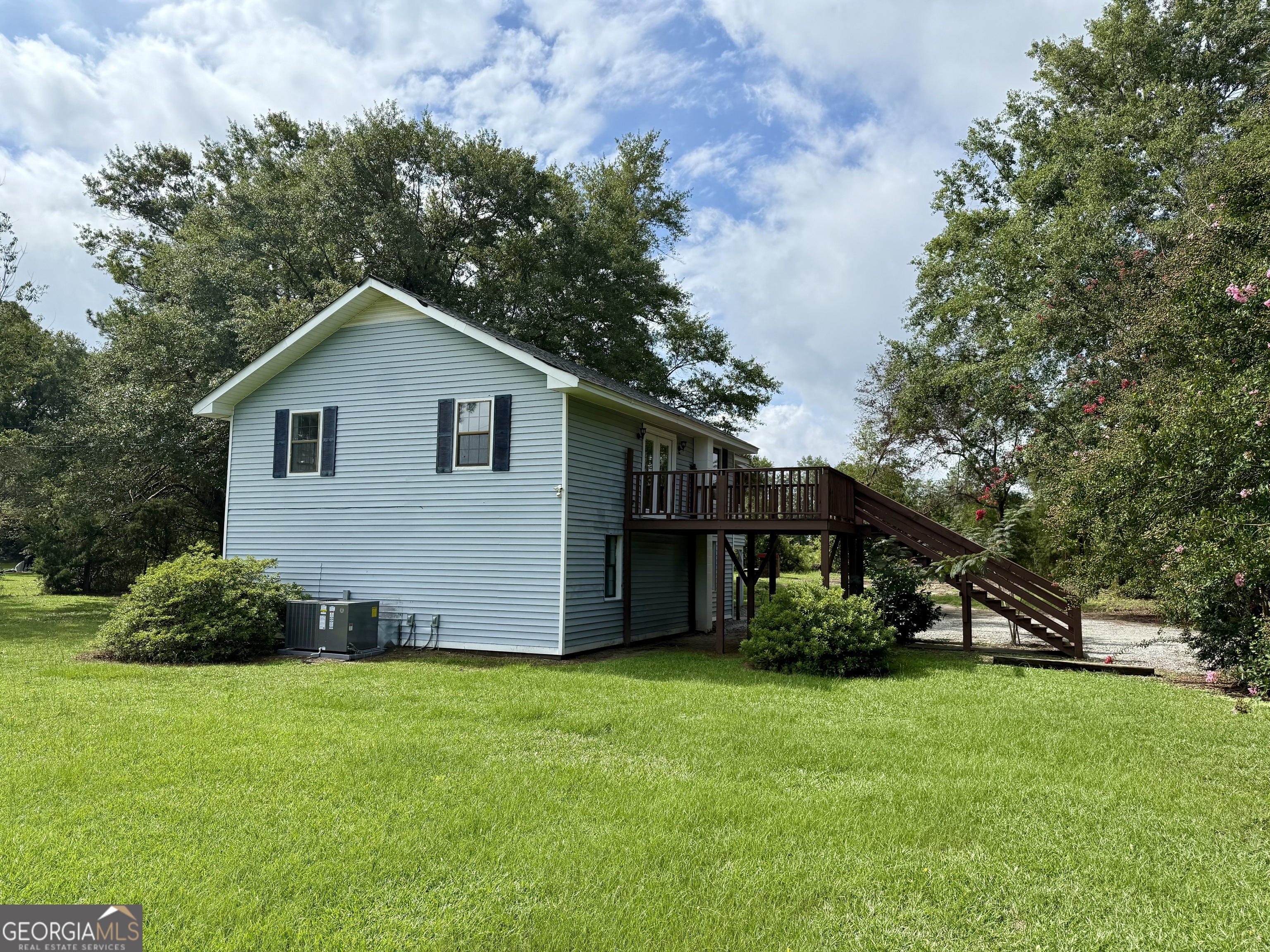 a view of a house with a yard and plants
