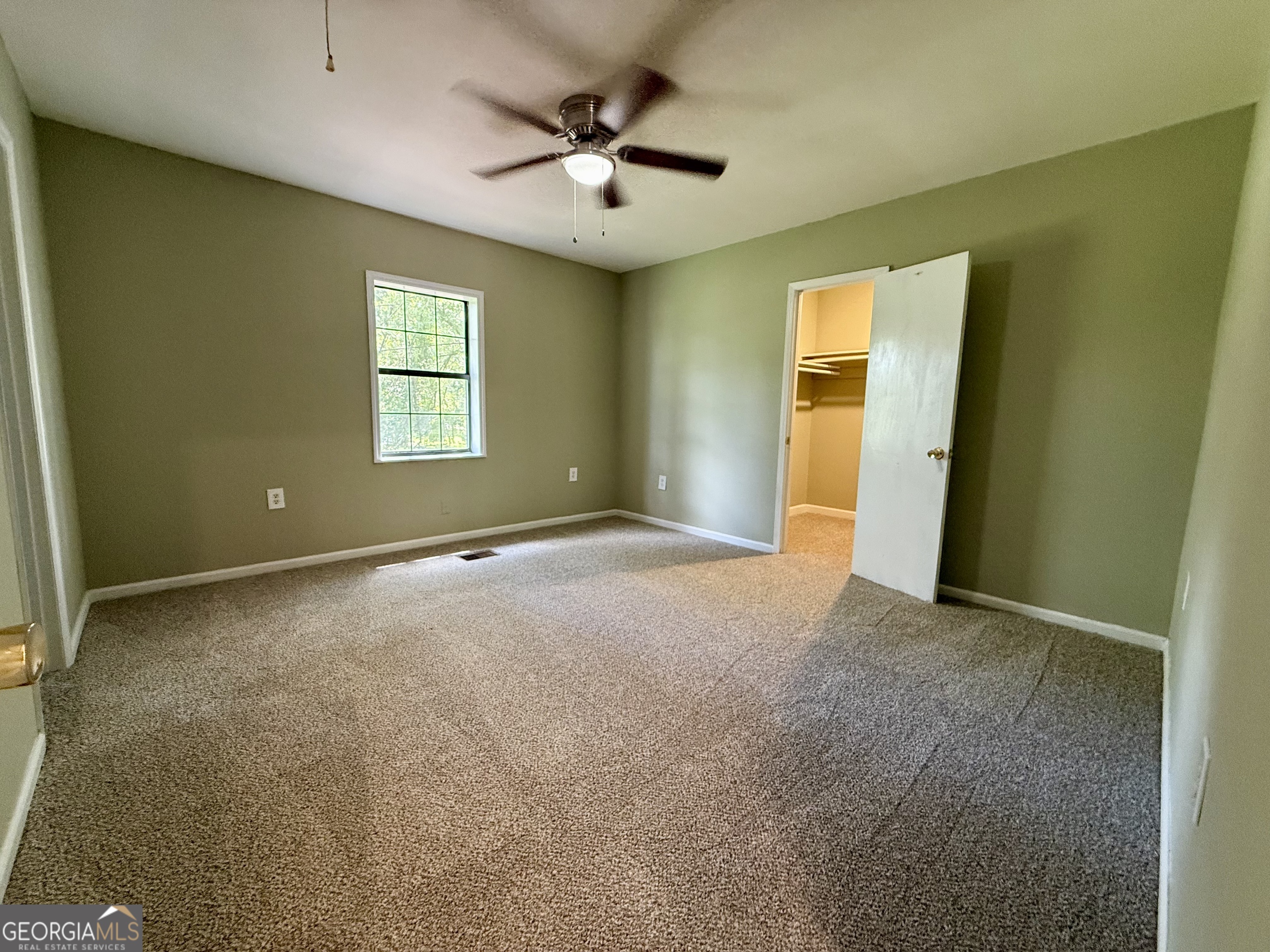 2592 White Oak Road Thomson, GA 30824 - Photo 11 of 30 an empty room with windows and ceiling fan