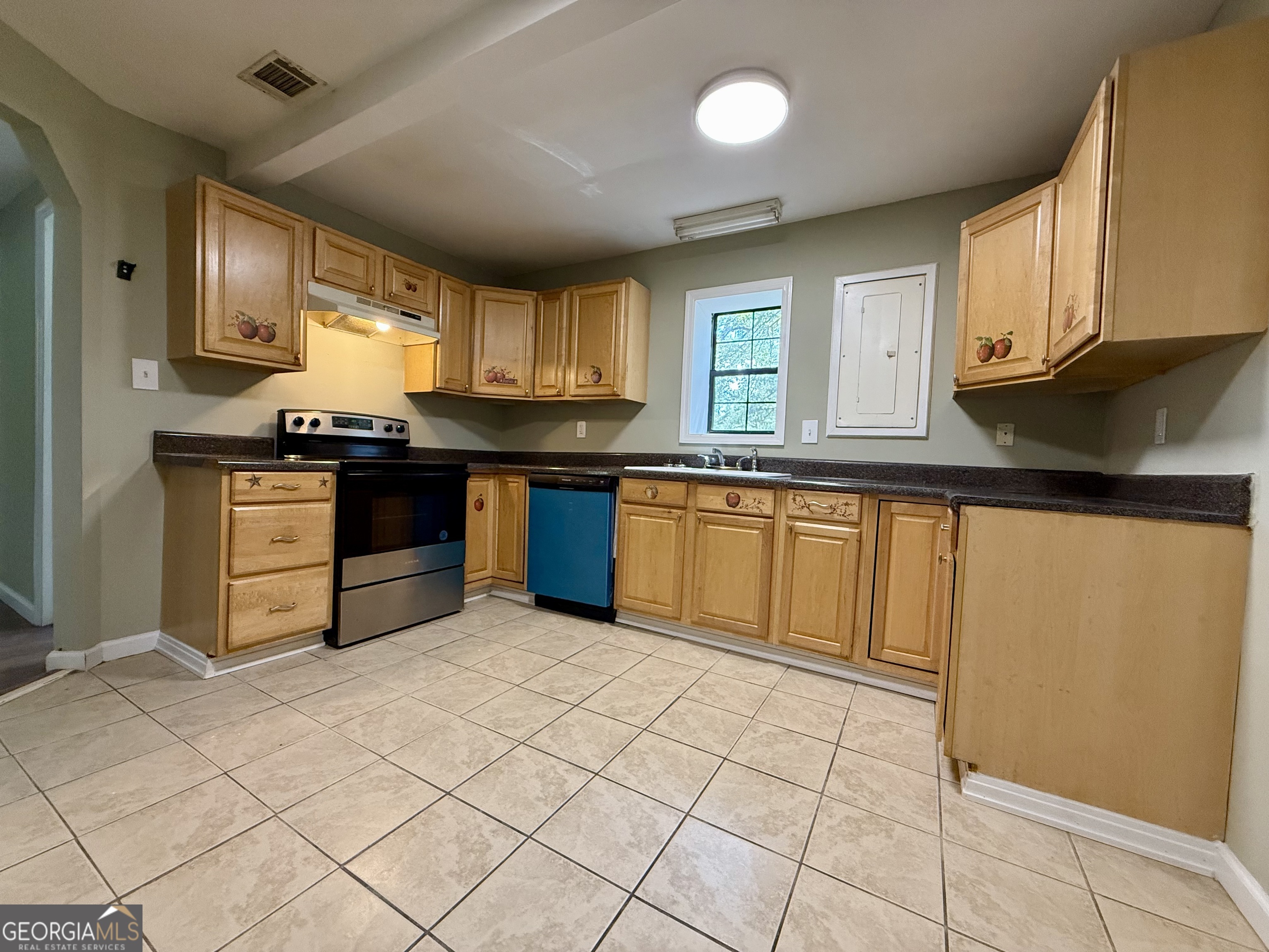 2592 White Oak Road Thomson, GA 30824 - Photo 19 of 30 a kitchen with stainless steel appliances granite countertop a stove sink and cabinets