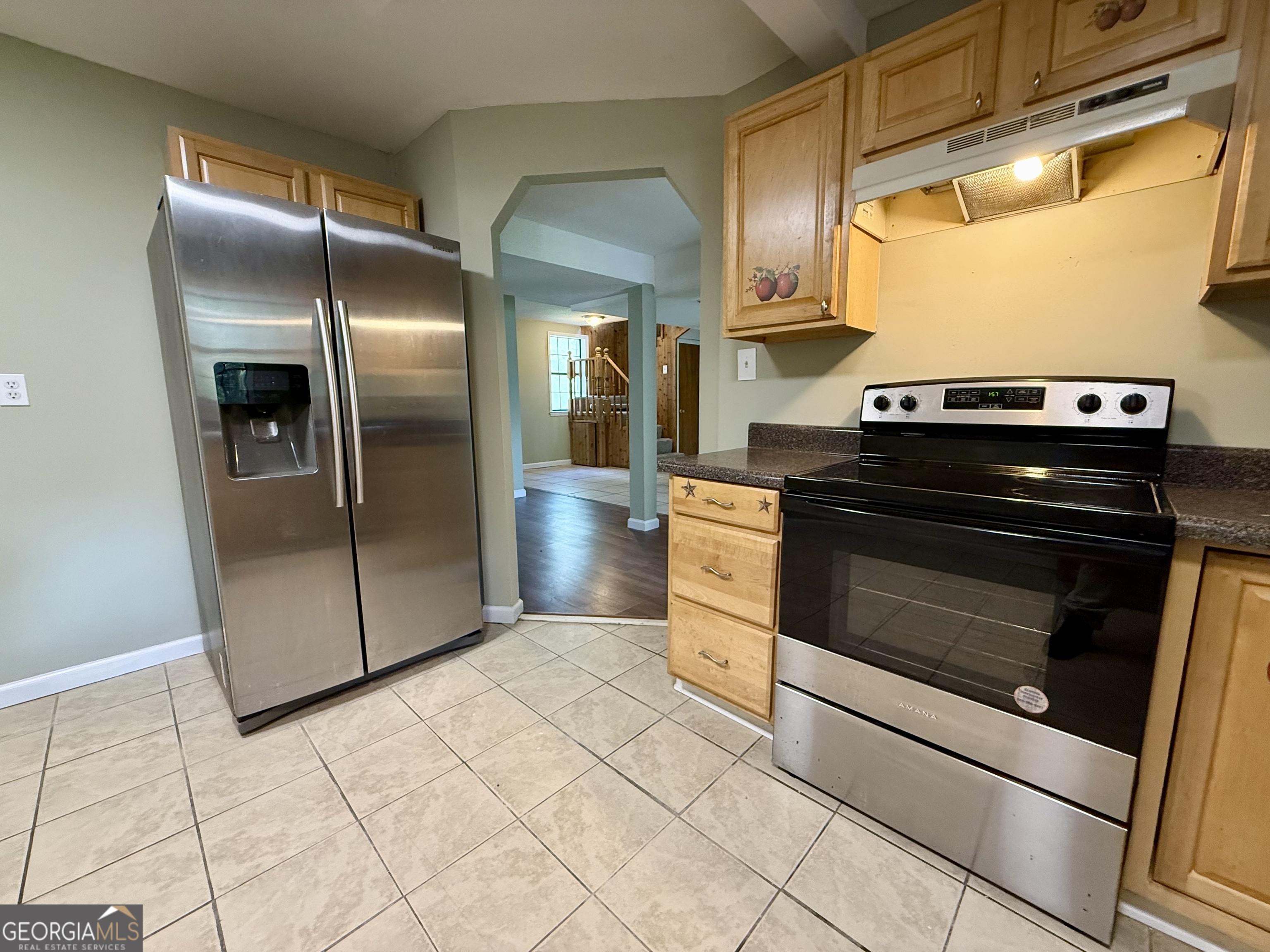 2592 White Oak Road Thomson, GA 30824 - Photo 20 of 30 a kitchen with granite countertop a refrigerator and a stove
