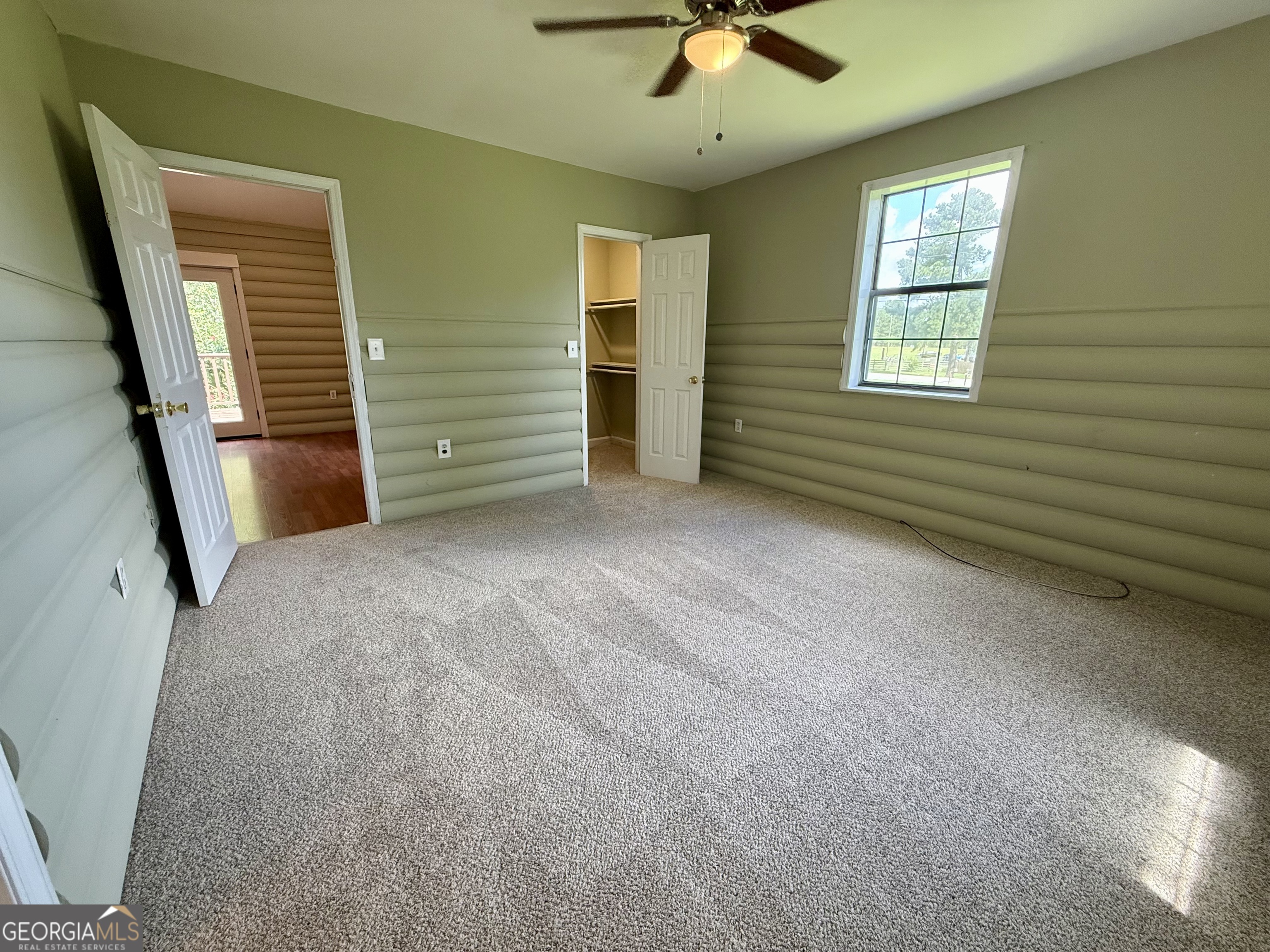 2592 White Oak Road Thomson, GA 30824 - Photo 8 of 30 a view of a livingroom with a ceiling fan and window