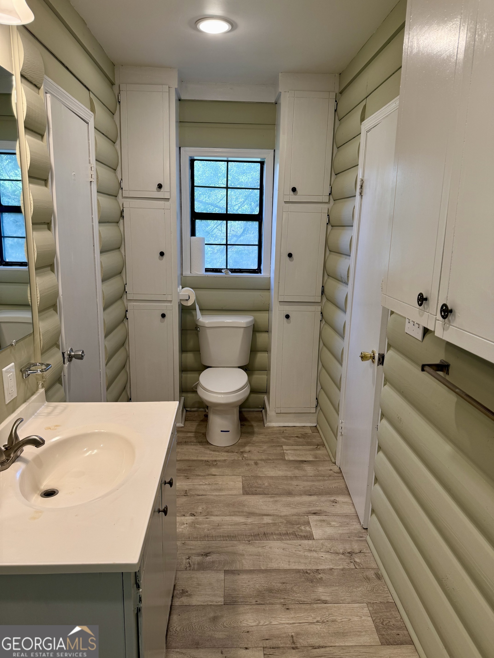 2592 White Oak Road Thomson, GA 30824 - Photo 10 of 30 a bathroom with a sink toilet and shower