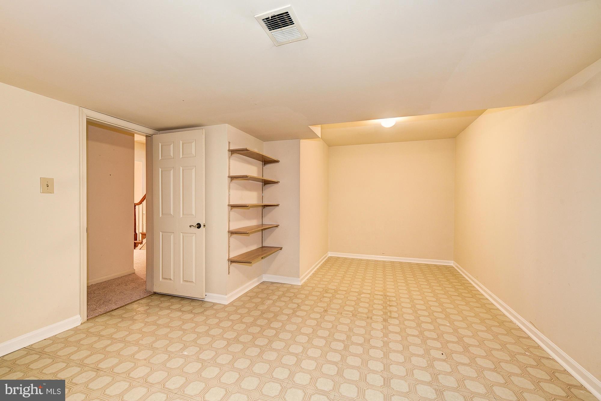 8023 Rising Ridge Road Bethesda, MD 20817 - Photo 27 of 30 wooden floor in an empty room