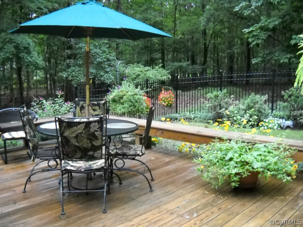 2911 East Brigstock Road Midlothian, VA 23113 - Photo 2 of 20 Huge deck with built-in benches