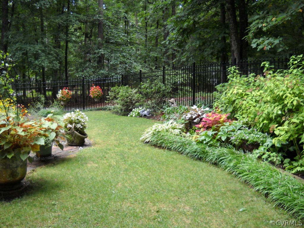 2911 East Brigstock Road Midlothian, VA 23113 - Photo 3 of 20 Beautifully landscaped fenced back yard