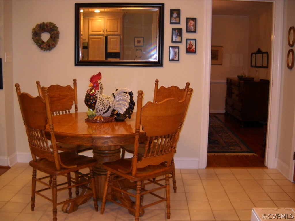 2911 East Brigstock Road Midlothian, VA 23113 - Photo 8 of 20 Generous breakfast area