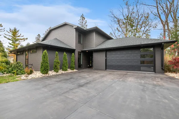 $844,900 | 624 East Circle Ridge Place, Sturgeon Bay, WI 54235