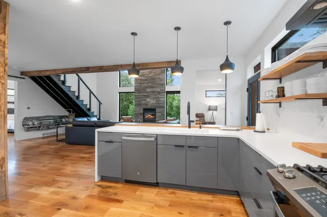 $844,900 | 624 East Circle Ridge Place, Sturgeon Bay, WI 54235