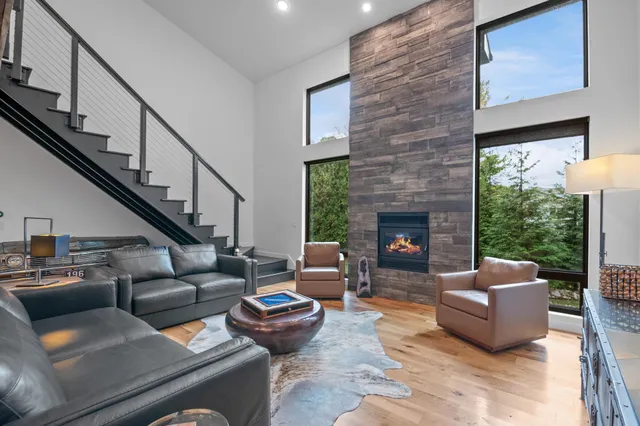 $844,900 | 624 East Circle Ridge Place, Sturgeon Bay, WI 54235