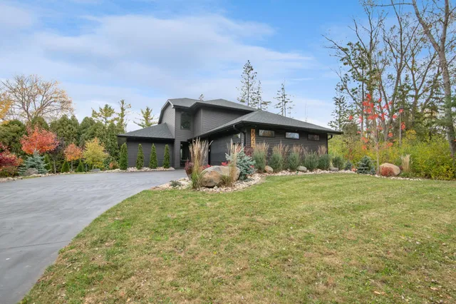 $844,900 | 624 East Circle Ridge Place, Sturgeon Bay, WI 54235