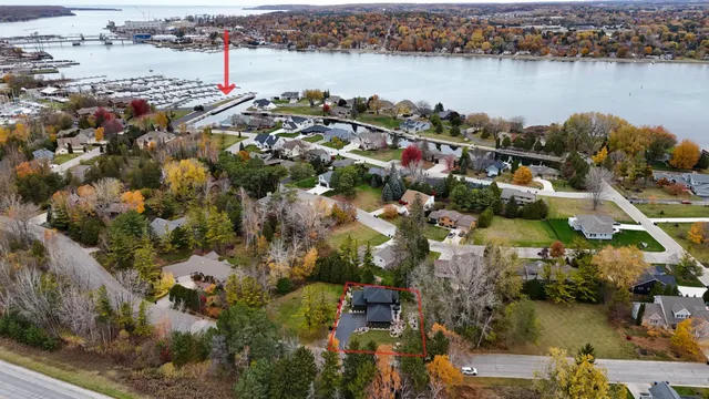 $844,900 | 624 East Circle Ridge Place, Sturgeon Bay, WI 54235