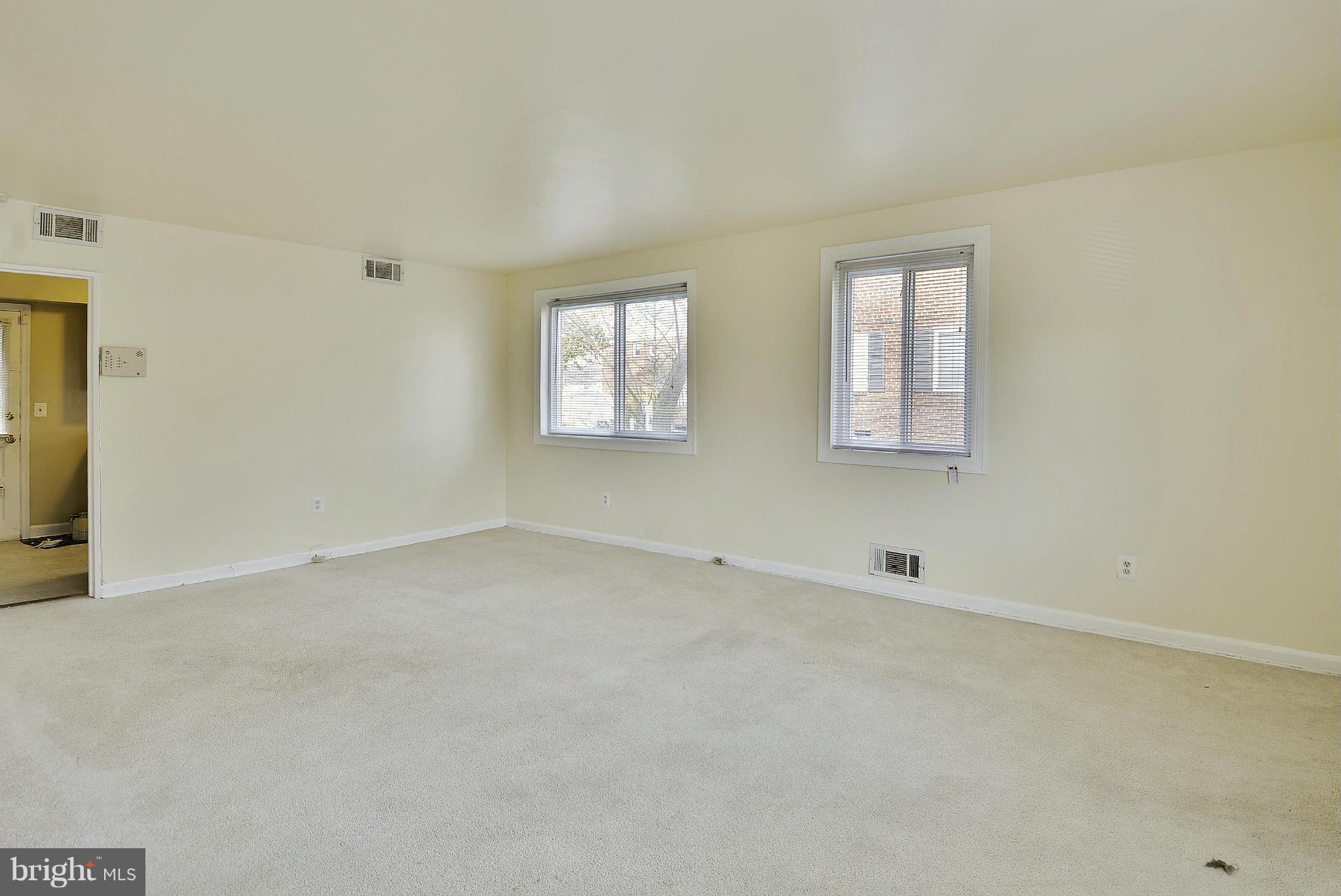 4663 Kendrick Road Suitland, MD 20746 - Photo 5 of 20 Living Room
