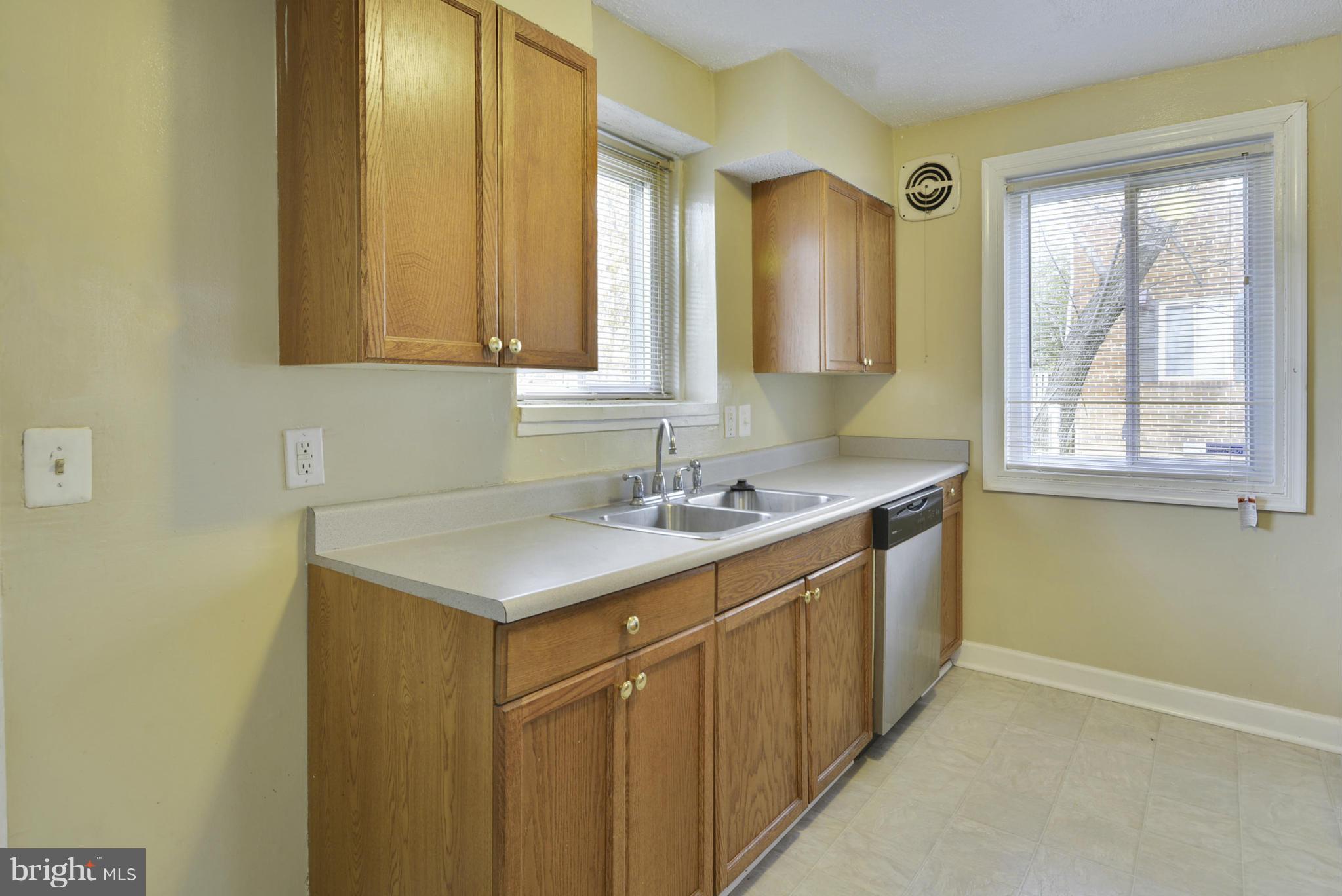 4663 Kendrick Road Suitland, MD 20746 - Photo 8 of 20 Kitchen