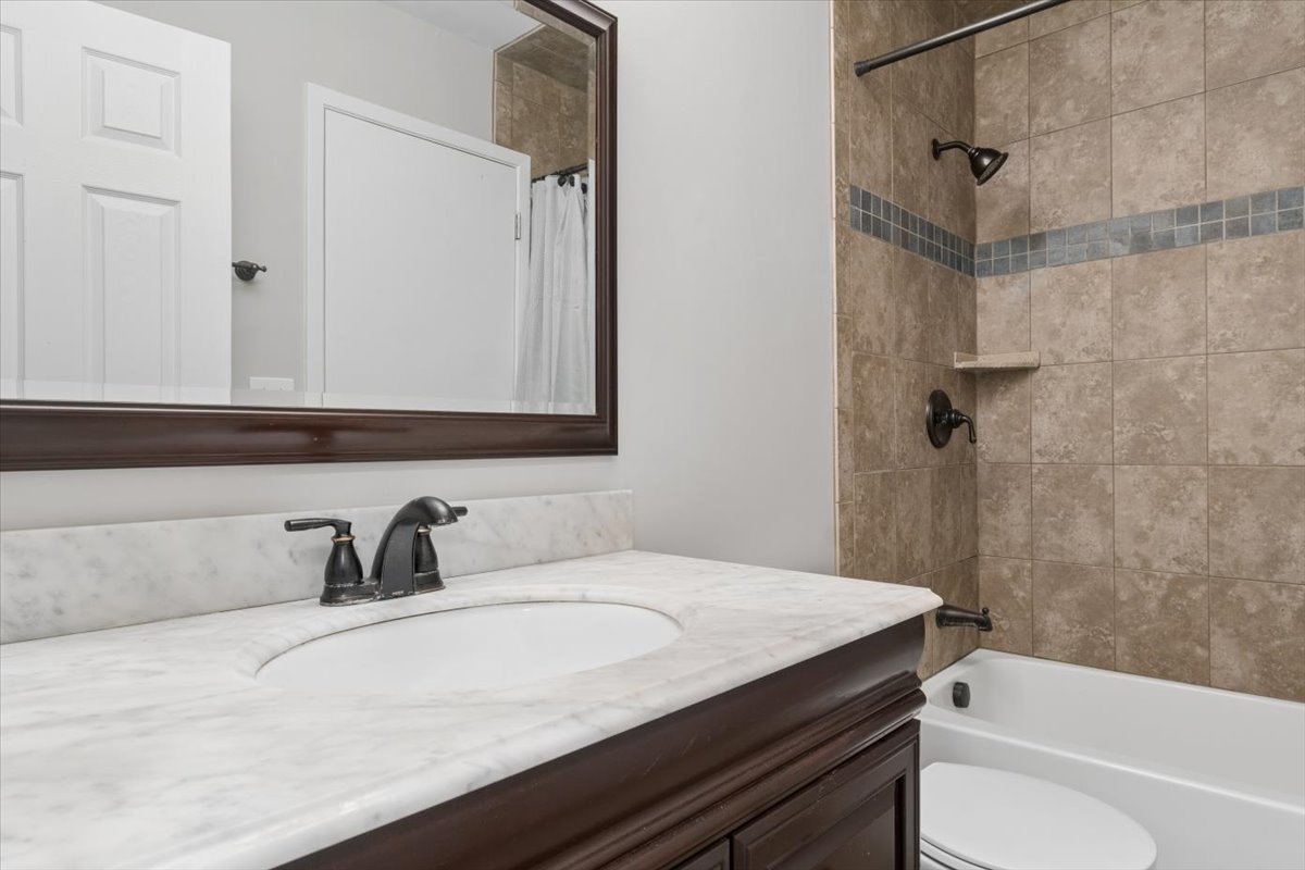 6227 Trinity Drive, Unit 2B Lisle, IL 60532 - Photo 12 of 20