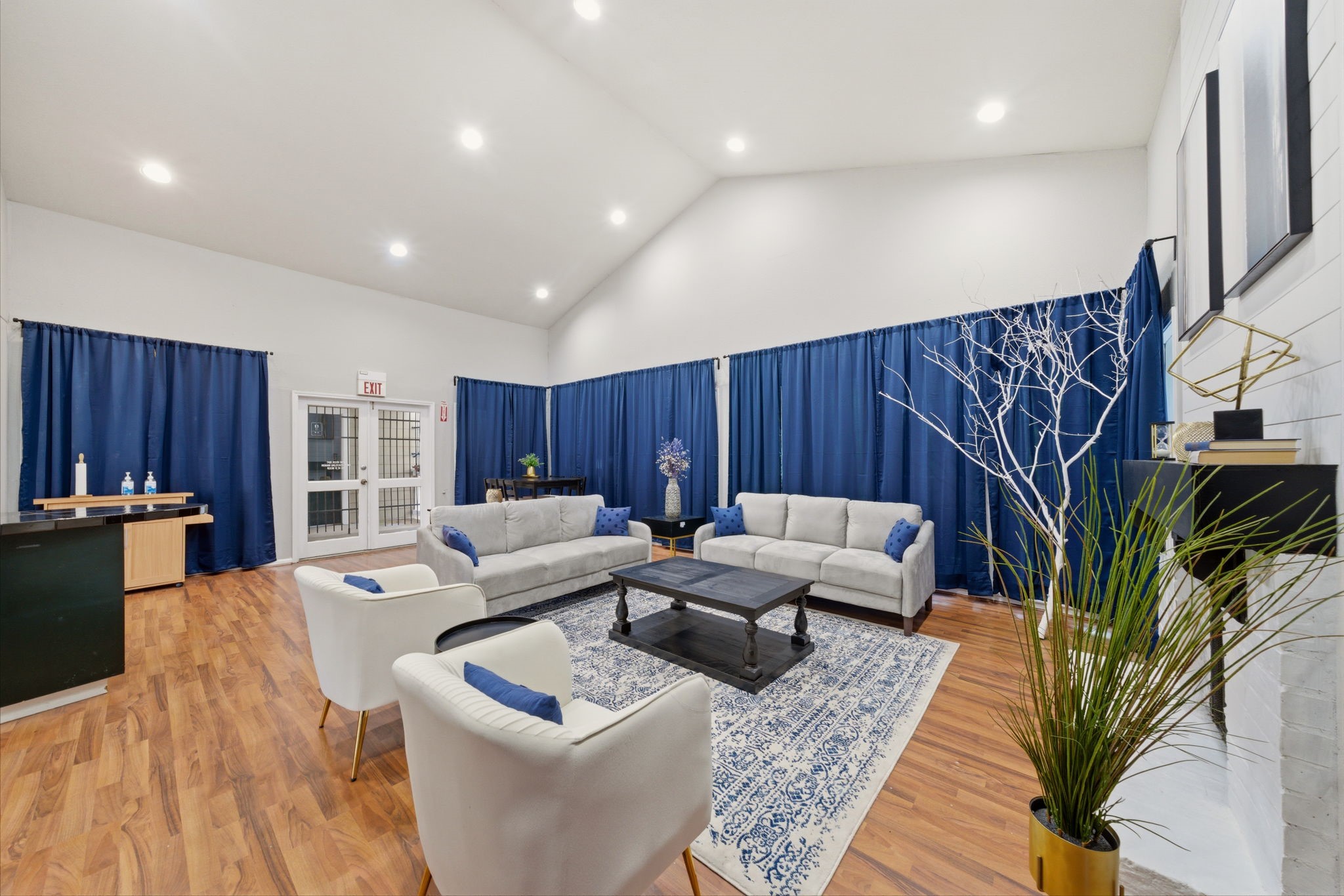 2100 Tanglewilde Street, Unit 750 Houston, TX 77063 - Photo 19 of 23 Meeting room. Can be rented for parties or events.