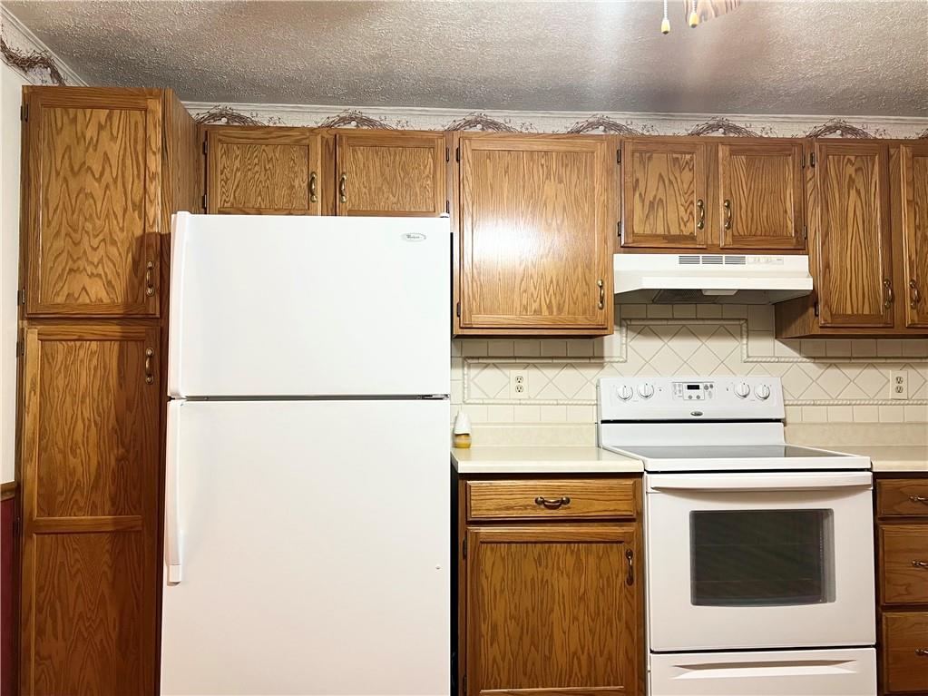 2850 Edgecliff Road, Unit 35 Lower Burrell, PA 15068 - Photo 11 of 27 Appliances included.