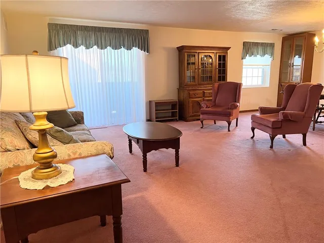 $189,900 | 2850 Edgecliff Road, Unit 35, Lower Burrell, PA 15068
