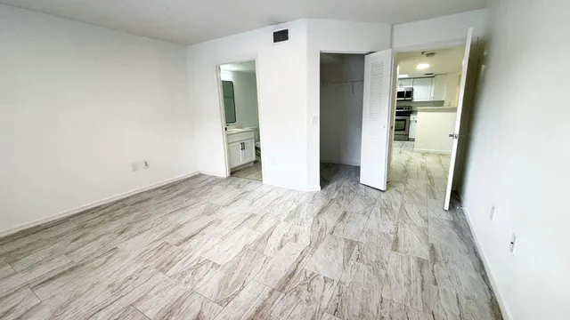 $293,400 | 5025 Wiles Road, Unit 107, Coconut Creek, FL 33073