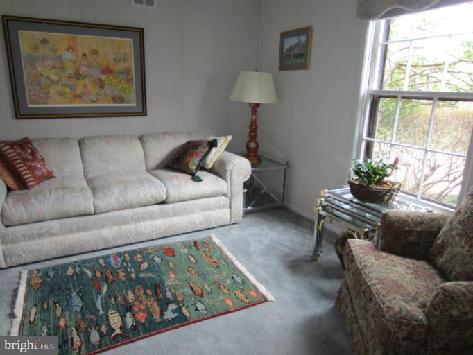 6708 Pawtucket Road Bethesda, MD 20817 - Photo 12 of 19 Interior (General)