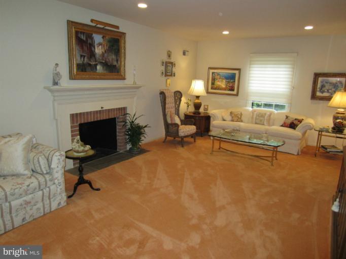6708 Pawtucket Road Bethesda, MD 20817 - Photo 3 of 19 Living Room