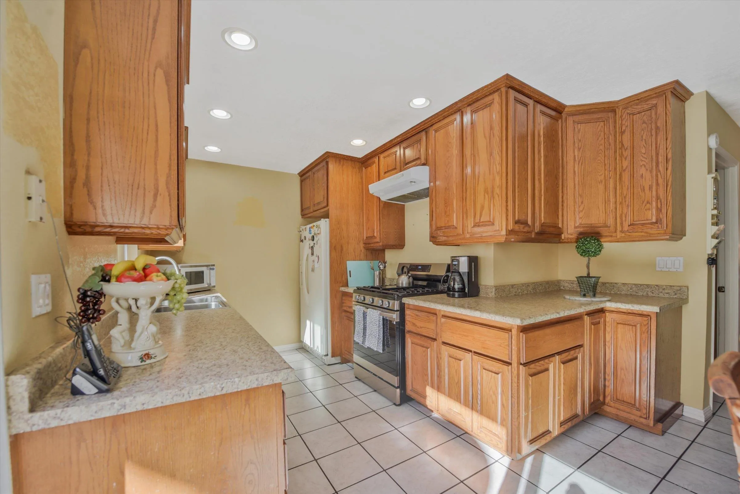 625 Kempton Street Spring Valley, CA 91977 - Photo 11 of 36 Gallery Image 11