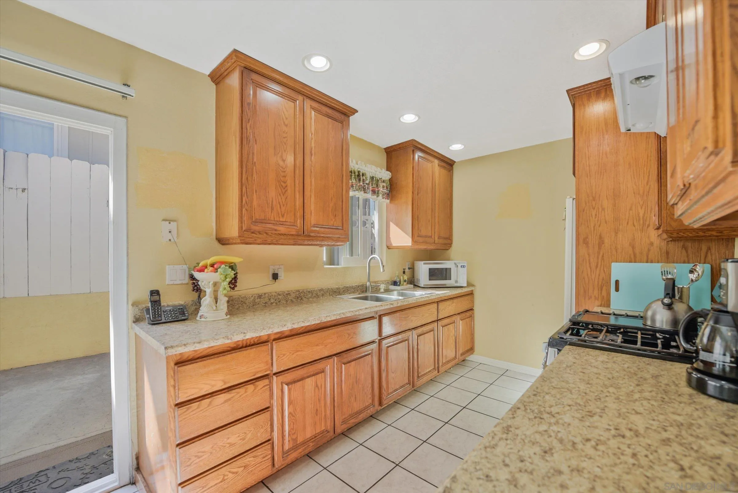 625 Kempton Street Spring Valley, CA 91977 - Photo 12 of 36 Gallery Image 12