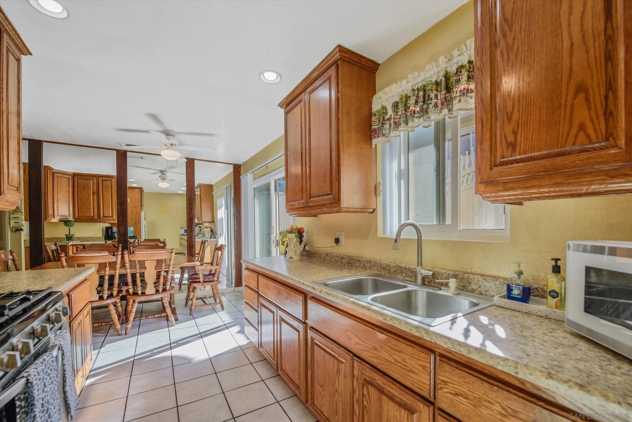 625 Kempton Street Spring Valley, CA 91977 - Photo 14 of 36 Gallery Image 14