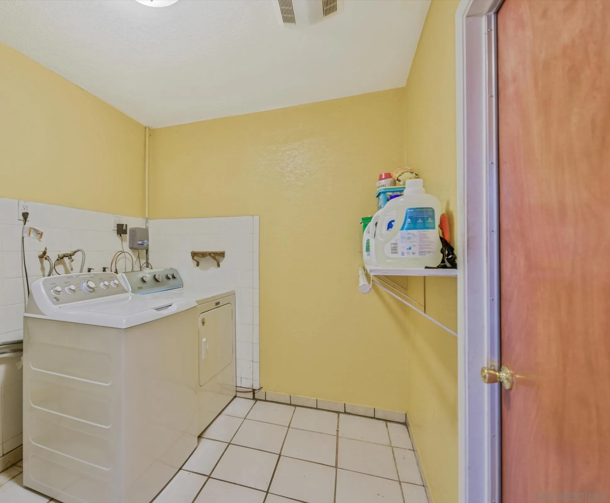625 Kempton Street Spring Valley, CA 91977 - Photo 15 of 36 Gallery Image 15