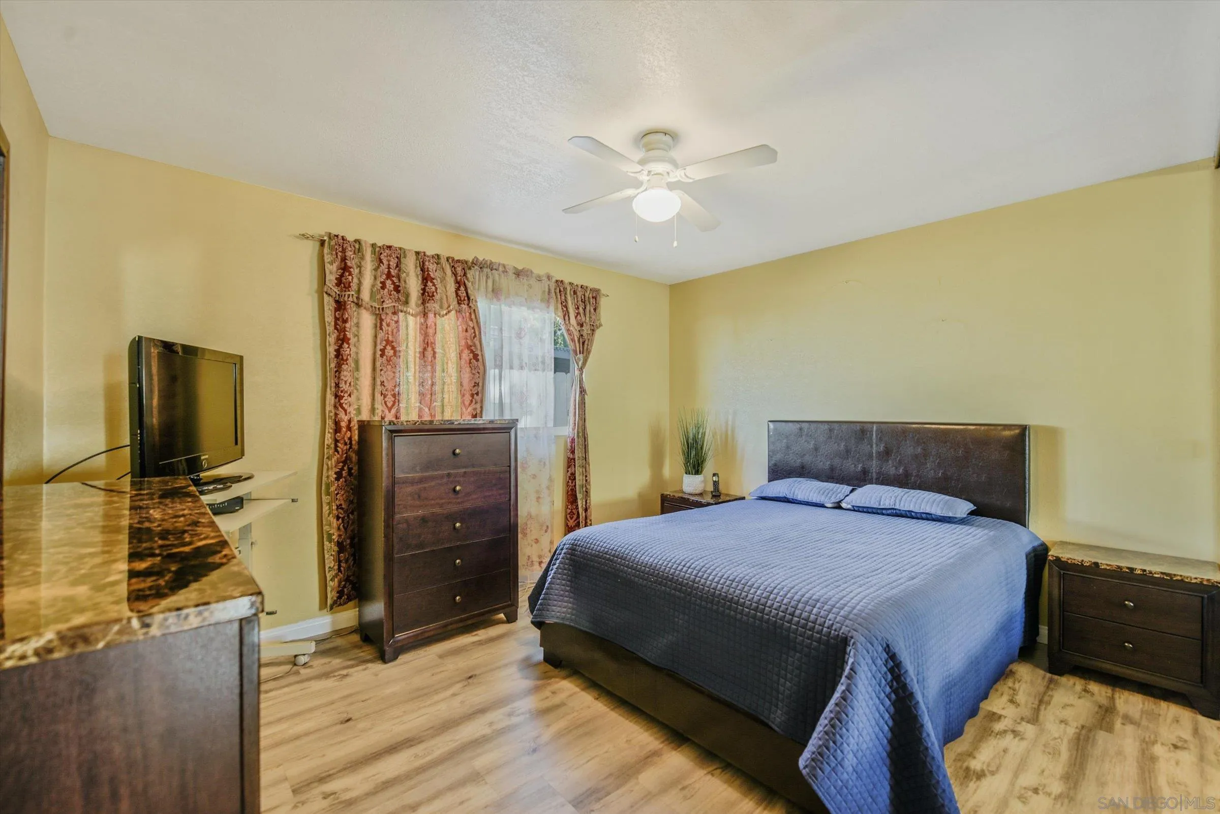 625 Kempton Street Spring Valley, CA 91977 - Photo 16 of 36 Gallery Image 16